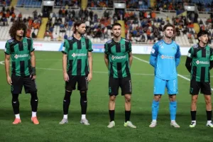 ΑΠΟΕΛ-Ολυμπιακός: Γαλαζοκίτρινη...ΕΠΙΣΤΡΟΦΗ στο φινάλε και "Χ"! (φώτος)