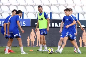 Ομόνοια Αραδίππου-ΑΠΟΕΛ: 4η σερί νίκη με τεσσάρα (φώτος)