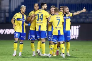 Ομόνοια Αραδίππου-ΑΠΟΕΛ: 4η σερί νίκη με τεσσάρα (φώτος)