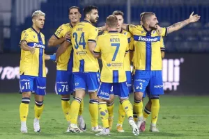 Ομόνοια Αραδίππου-ΑΠΟΕΛ: 4η σερί νίκη με τεσσάρα (φώτος)