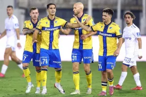 Ομόνοια Αραδίππου-ΑΠΟΕΛ: 4η σερί νίκη με τεσσάρα (φώτος)