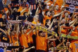 Ομόνοια Αραδίππου-ΑΠΟΕΛ: 4η σερί νίκη με τεσσάρα (φώτος)
