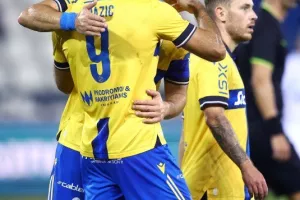 Ομόνοια Αραδίππου-ΑΠΟΕΛ: 4η σερί νίκη με τεσσάρα (φώτος)