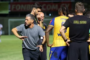 Εθνικός Λατσιών-ΑΕΛ:Χιτσκοκική πρόκριση στο ντεμπούτο Μαρτίνς!