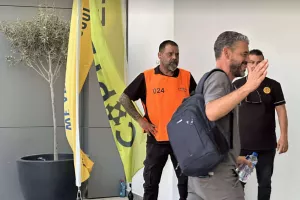 (ΦΩΤΟΣ kerkida) Η άφιξη της ΑΕΛ