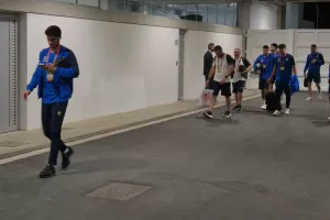 (ΒΙΝΤΕΟ/ΦΩΤΟΣ kerkida.net) Η άφιξη της Εθνικής μας 