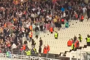(BINTEO) Ένταση μεταξύ των οπαδών 