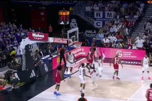Απίθανο κάρφωμα του Κώστα Αντετοκούνμπο που πάτησε γερά και απογειώθηκε