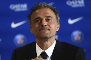 Ξέσπασμα Λουίς Ενρίκε: “Για τέσσερα χρόνια κράζατε τον Ντοναρούμα, τώρα το κάνετε με τον Σεβαλιέ”