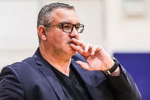 Φαβορί ο Αντώνης Κωνσταντινίδης!