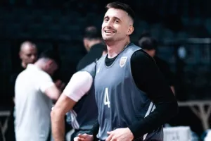 Νοκ άουτ έως και δύο μήνες, επειδη του τράβηξε το πόδι ο φυσικοθεραπευτής