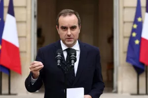 Aνοιχτό το ενδεχόμενο πολιτικής συμφωνίας στη Γαλλία για αποφυγή νέων εκλογών