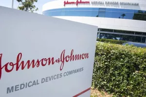 Johnson & Johnson: Καλείται να πληρώσει αποζημίωση $966 εκατ.
