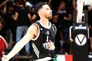 Εθελόντρια για Βιλντόσα: “Με έπιασε από τον λαιμό και με σήκωσε από το έδαφος”