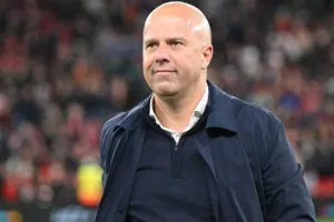 Ο Σλοτ αποκάλυψε γιατί έκανε αλλαγή τον Ίσακ στο ημίχρονο!