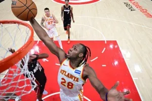 Το παλεύει να μείνει στο NBA ψηλός που «κοιτάζουν» στην Euroleague