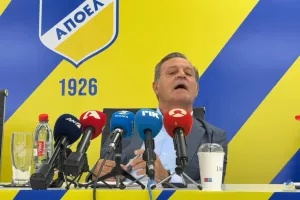 ΕΡΩΤΗΣΗ"Θα μείνει όρθιο το ΑΠΟΕΛ"- "Σου έδειξα μην είμαι έτοιμος";