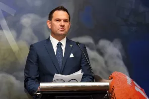 "Από πότε η αλήθεια θεωρείται «αχρείαστη συζήτηση;»"