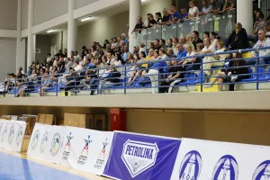Αρκετοί στο γήπεδο