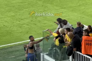 (ΦΩΤΟΣ kerkida) Χάρισε τη φανέλα ο “χρυσός”… Νατέλ