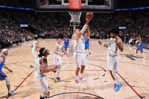 Έγραψε ιστορία με 4 triple-double στα πρώτα 4 παιχνίδια της σεζόν!