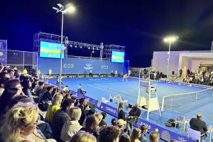 (Φώτος Kerkida) ΕΝΤΥΠΩΣΙΑΚΟ Tennis Showdown στην Marcos Baghdatis Tennis Academy