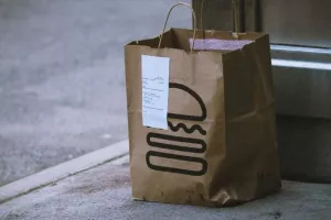 Ιαπωνία/Eκμεταλλεύτηκε εφαρμογή delivery και έτρωγε δωρεάν 