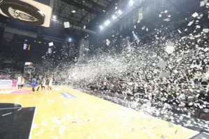 Συνάντηση ΑΣ - Μυστακίδη με φόντο το PAOK Sports Arena