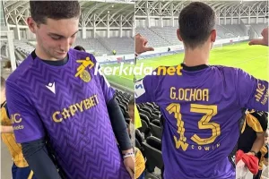 (Φώτος Kerkida) Η φανέλα... στους συμπατριώτες του!