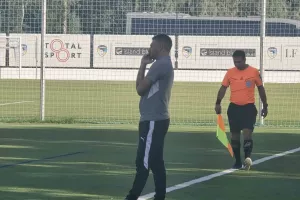 Νίκη και παραμονή στην κορυφή