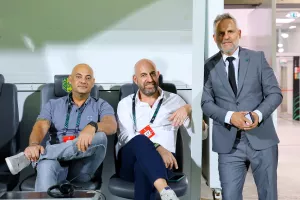 Πόζα... Τσάβι, Λευκαρίτης, Ευμαίος