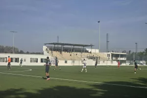 Νίκη και παραμονή στην κορυφή