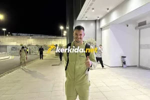 Πώς να μην χαμογελάει;