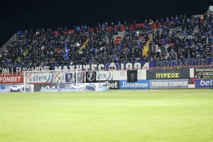 "Tα πέταλα θα είναι γαλανά, με κάτι τρελούς οπαδούς να τραγουδάνε"