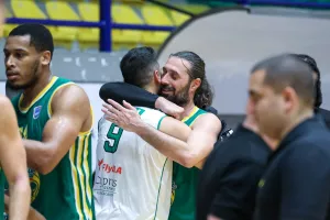 "Αδελφική"… αγκαλιά 