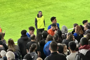 Πήγε στη σύζυγο!