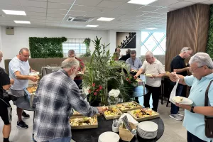 Με το τέλος… κεράσμα και κουβέντα! (Φώτος)