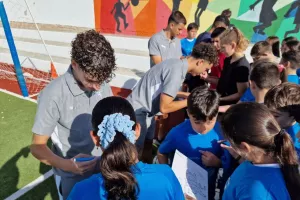 (Φώτος) Επίσκεψη των Ακαδημιών της Πάφου στο Δημοτικό Πέγειας