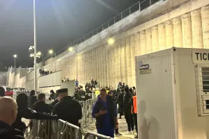 ΤΩΡΑ έξω από την κερκίδα του Απόλλωνα