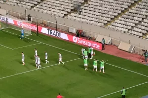 (Βίντεο) Βολέ στη κίνηση, δοκάρι και γκολ με... κεφαλιά-ψαράκι!