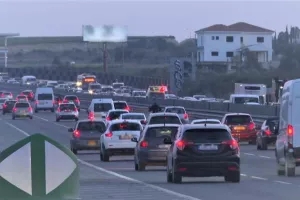 Πυκνή τροχαία κίνηση...λόγω βλάβης σε φορτηγό 