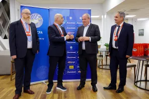 (Φώτος) Ανταλλαγή... αναμνηστικών