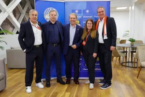(Φώτος) Ανταλλαγή... αναμνηστικών
