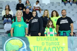 ΦΩΤΟΣ από τις κερκίδες στο Απόλλων - ΑΕΚ