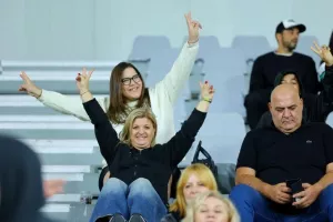 ΦΩΤΟΣ από τις κερκίδες στο Απόλλων - ΑΕΚ