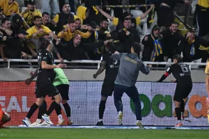 ΑΠΟΕΛ - ΑΕΛ: Ανατροπή και σπουδαίο διπλό με Μακρή στο 90+6'!