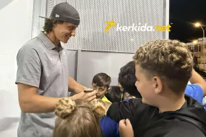 (Φώτος kerkida) Έπεσαν όλοι πάνω στον... Λουίζ