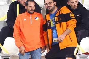 ΦΩΤΟΡΕΠΟΡΤΑΖ από τις κερκίδες στο Ομόνοια - ΑΠΟΕΛ