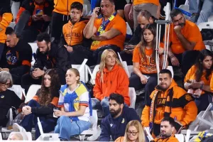ΦΩΤΟΡΕΠΟΡΤΑΖ από τις κερκίδες στο Ομόνοια - ΑΠΟΕΛ