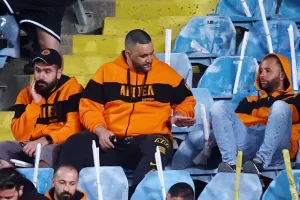 ΦΩΤΟΡΕΠΟΡΤΑΖ από τις κερκίδες στο Ομόνοια - ΑΠΟΕΛ